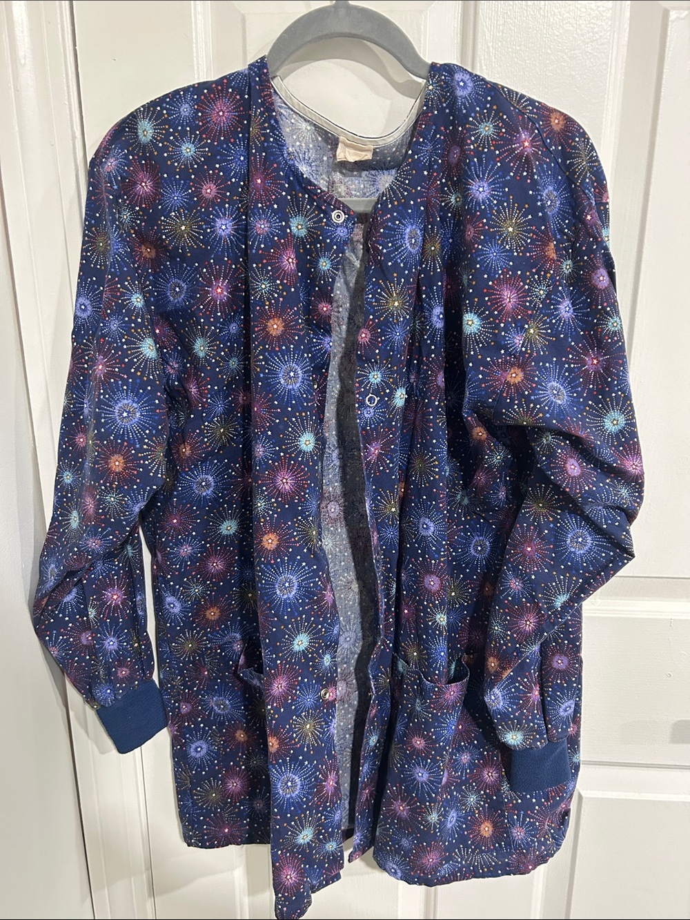 Firework-Print Scrub Jacket 🎆
